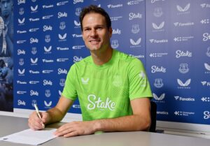 Asmir Begovic Rejoins Everton