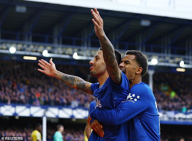 Dwight McNeil and Iliman Ndiaye celebrate together in Everton 2-1 Crystal Palace